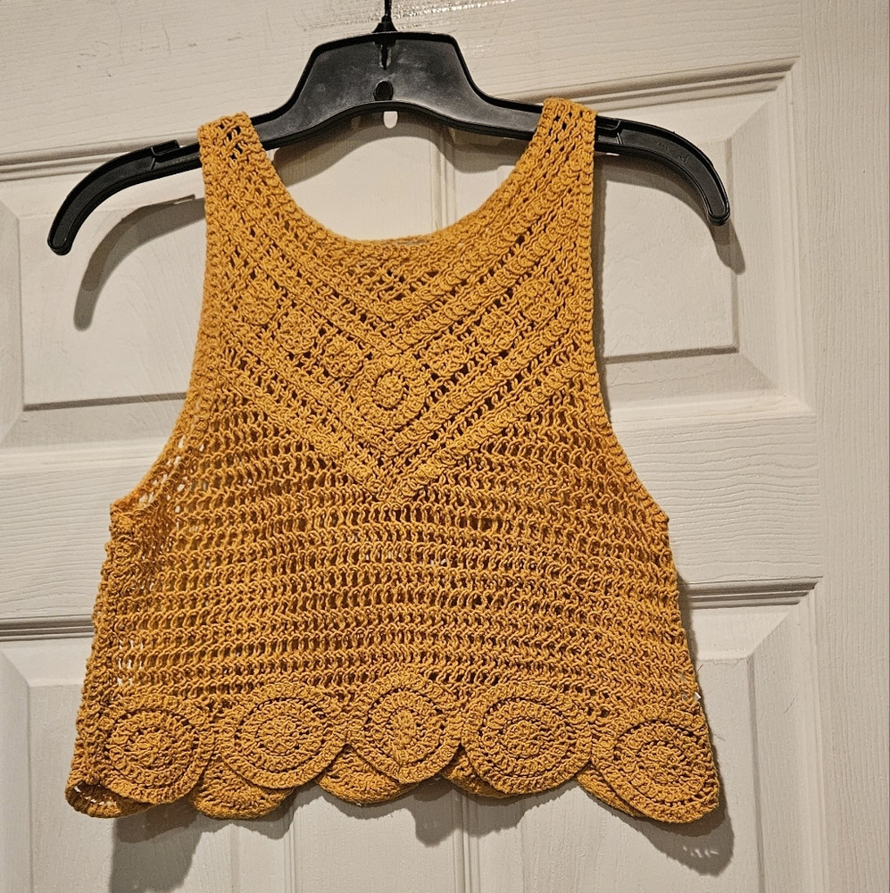 CHARLOTTE RUSSE CROP TOP